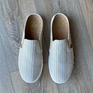 New Womens Revitalign Esplanade Stripe Mule
Size 10 without box.